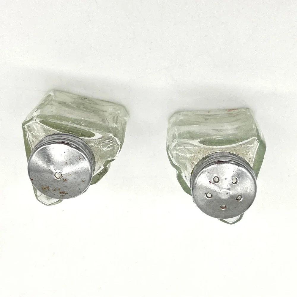 Vintage Triangular Ribbed Glass Salt and Pepper Shakers Set with Metal‎ Lids